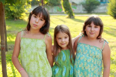 üç sevimli genç kız