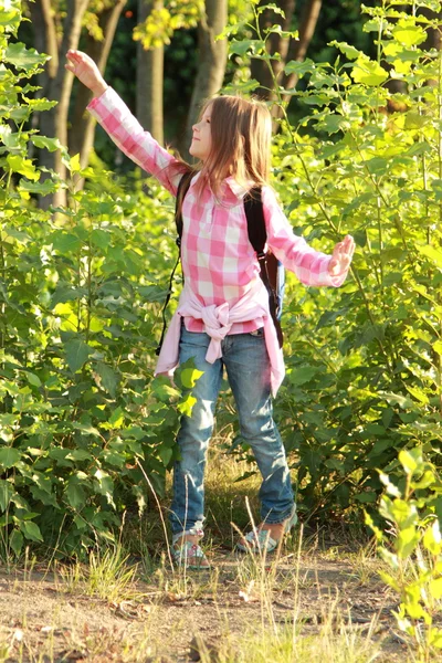 Schattige kleine schoolmeisje — Stockfoto