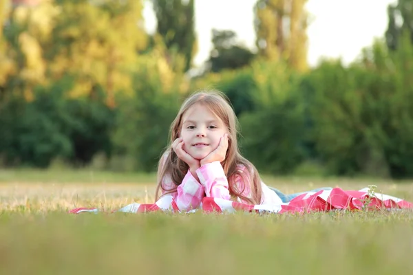 Beyaz genç kız — Stok fotoğraf