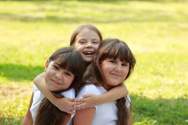 Gelukkige Lachende Kinderen Spelen Buiten Zomer — Stockfoto