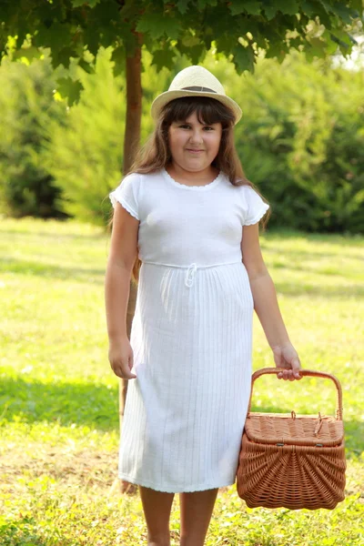 Menina sorrindo bonito — Fotografia de Stock