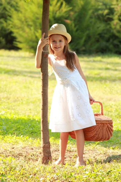 Menina sorrindo bonito — Fotografia de Stock