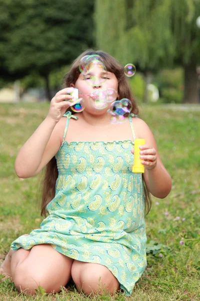 Little girl blowing soap bubbles — Stock Photo, Image