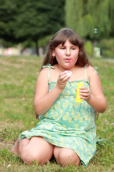 Little girl blowing soap bubbles — Stock Photo, Image