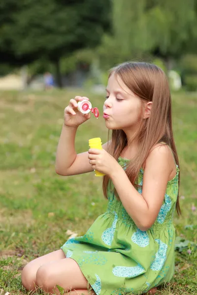 Schattig gelukkig meisje — Stockfoto