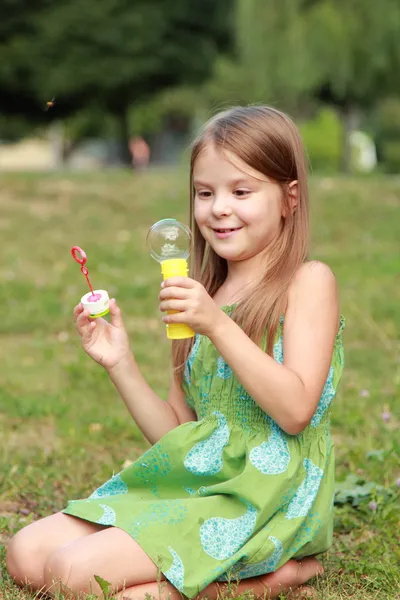 Fille avec bulles — Photo