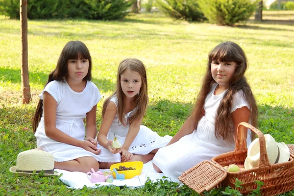 Grupo étnico de niños al aire libre — Foto de Stock