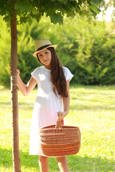 Menina sorrindo bonito — Fotografia de Stock