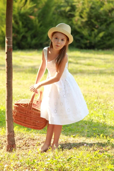 Menina sorrindo bonito — Fotografia de Stock