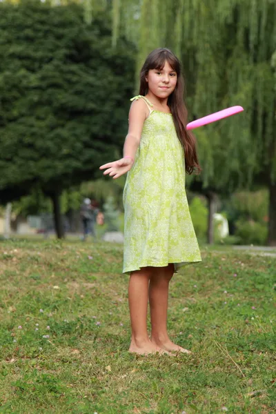 Kaukasische schattig klein meisje — Stockfoto