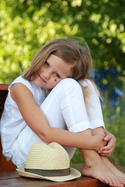 Little girl outdoors in the summer — Stock Photo, Image