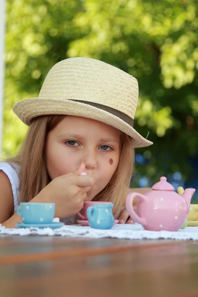 Little girl plays with her toys — Stock Photo, Image