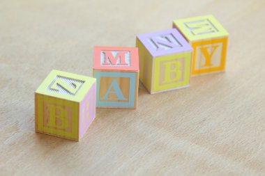 Word bebek çocuk ahşap bloklar için ilk öğretim alfabesi ile kaplı