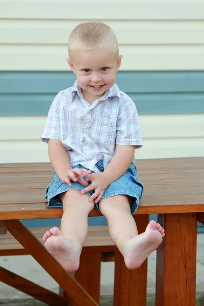 Little boy played in the yard — Stock Photo, Image