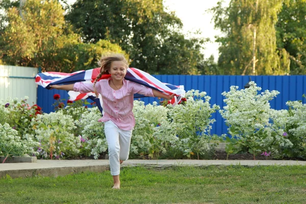 Young girl with the flag of the UK — Stock Photo, Image