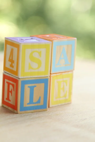 Venta de palabras de bloques de colores infantiles para aprender el alfabeto —  Fotos de Stock