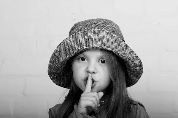 Beautiful smiling little girl — Stock Photo, Image