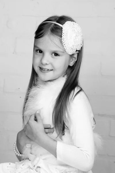 笑顔のかわいい女の子の肖像画 — ストック写真