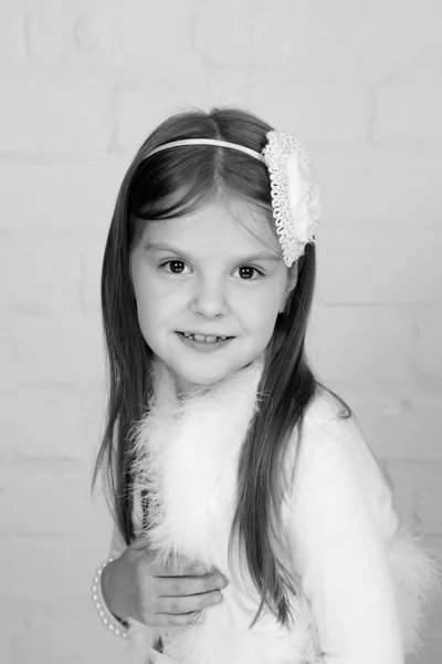 Porträt eines hübschen kleinen Mädchens — Stockfoto
