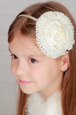 Beyaz takım, sevimli küçük kız