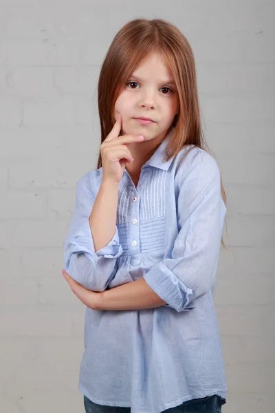 Porträt eines süßen kleinen Mädchens — Stockfoto