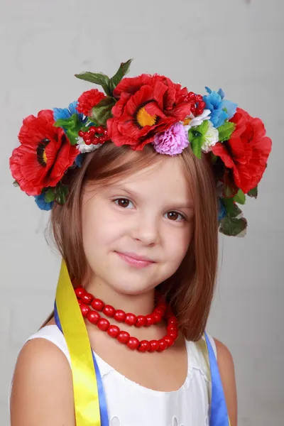 Niña en el traje nacional de Ucrania — Foto de Stock