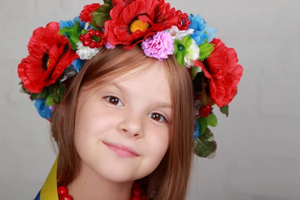 Niña en el traje nacional de Ucrania — Foto de Stock