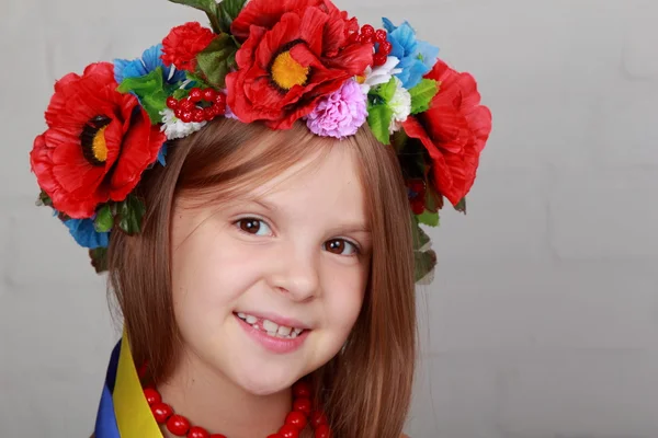 乌克兰民族服饰的小女孩 — 图库照片