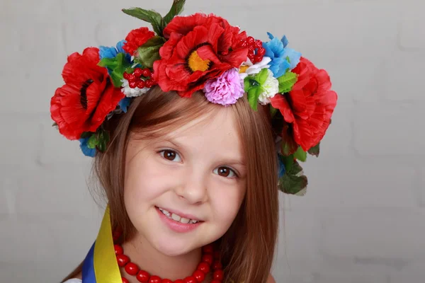 Niña en el traje nacional de Ucrania — Foto de Stock