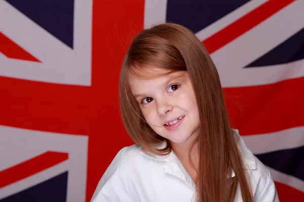 Девушка на фоне флага Великобритании — стоковое фото