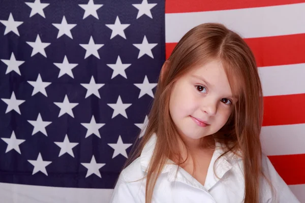 美国的国旗为背景的女孩 — 图库照片