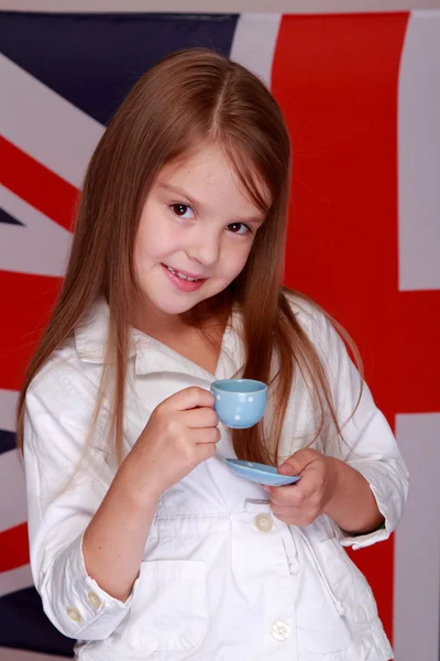 Dziewczyna na tle Flaga Wielkiej Brytanii — Zdjęcie stockowe