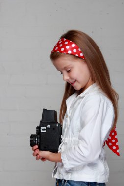 kamera ile küçük kız