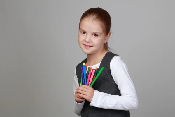 Menina com lápis coloridos — Fotografia de Stock