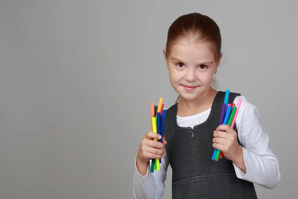 Girl holding a lot of of markers — Stock Photo, Image