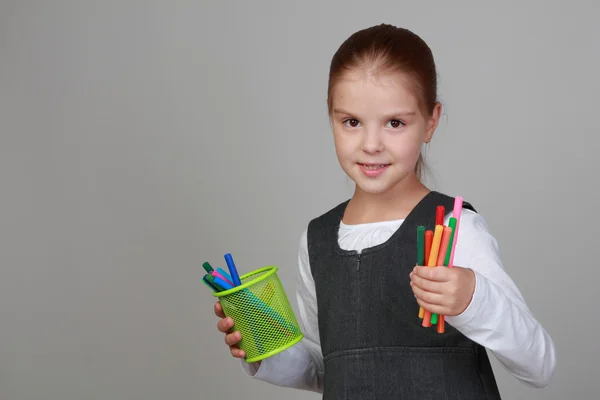 Schoolgirl with colored felt-tip pens — Stock Photo, Image