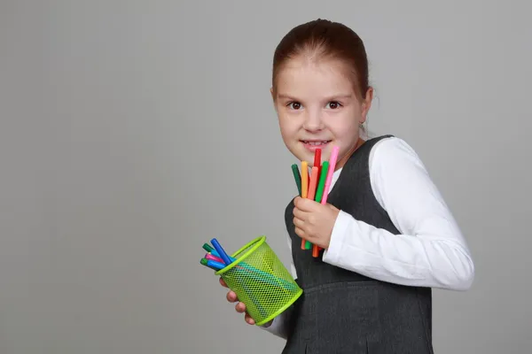 Schoolgirl with colored felt-tip pens — Stock Photo, Image