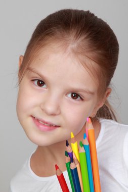 renkli Keçeli Kalemler ile kız öğrenci