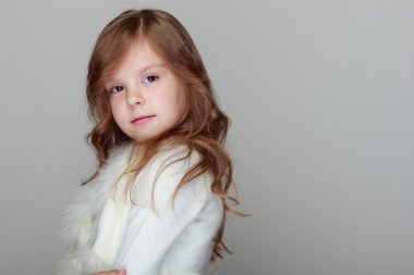 üzgün küçük bir çocuk