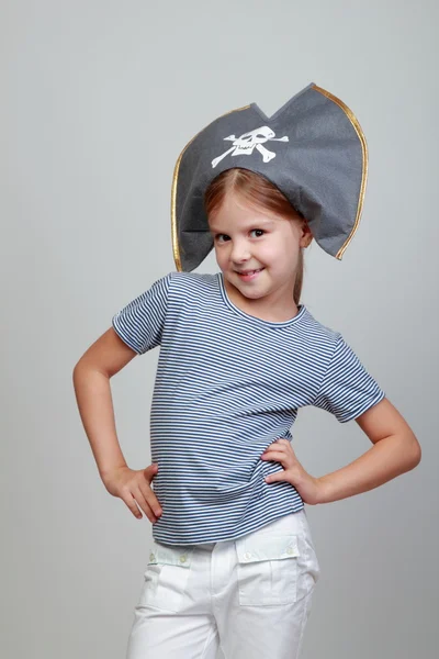海賊の衣装を着た少女 — ストック写真