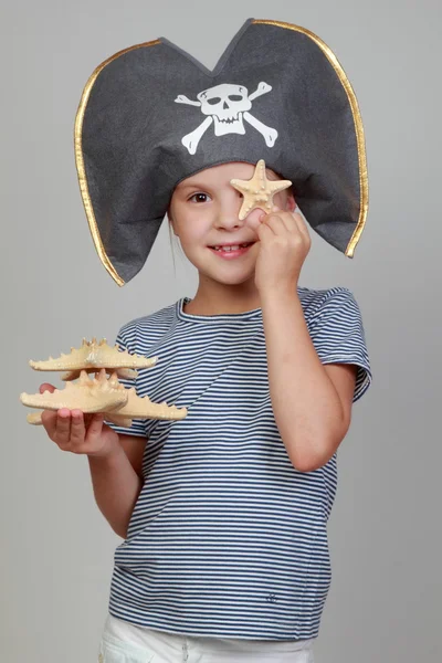 Chica en el traje del pirata — Foto de Stock