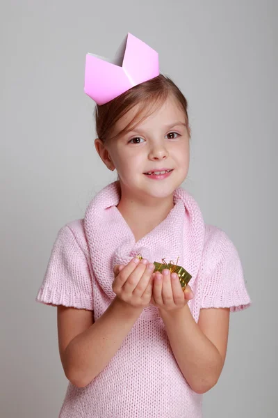 Dítě v růžové pletené šaty — Stock fotografie
