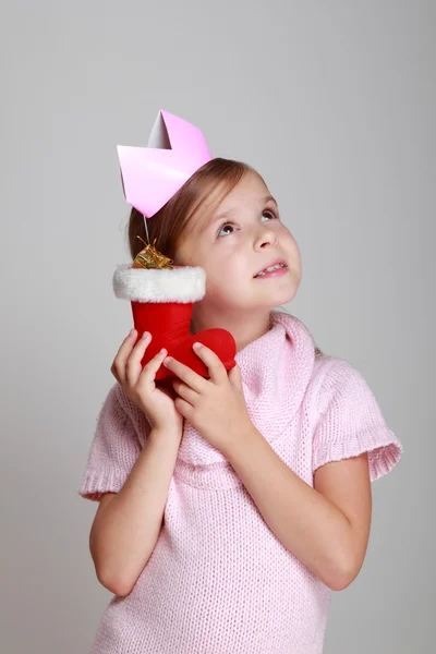 Noel dekorasyon holding llittle kız — Stok fotoğraf