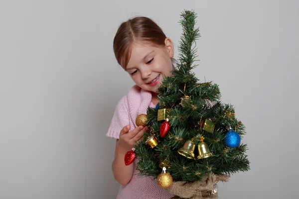 Smiling girl near a Christmas tree — Stock Photo, Image