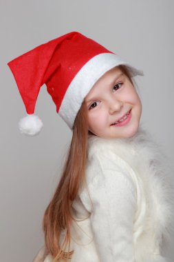 Noel Baba şapkalı kız.