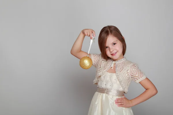 Menina em um fundo cinza — Fotografia de Stock