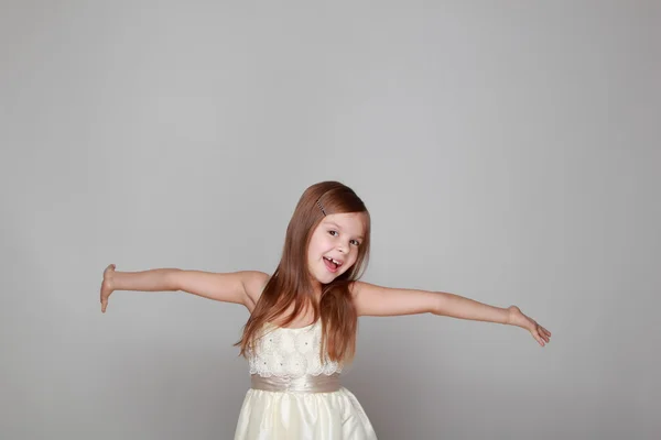 Schattig klein meisje in jurk — Stockfoto