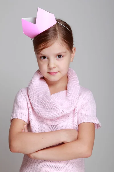 ピンクのニット ドレスの女の子 — ストック写真