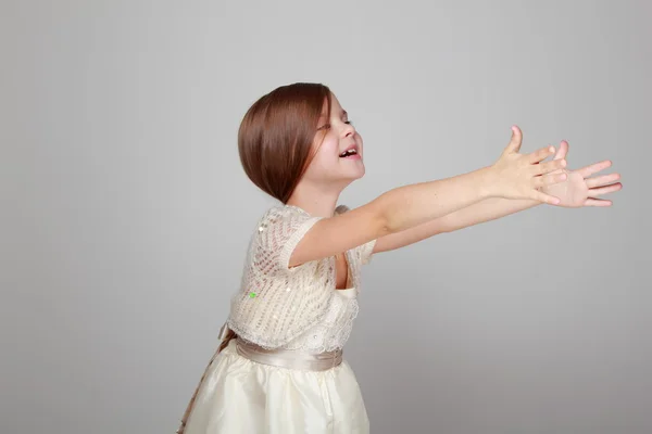 Chica en un vestido de hadas sobre un fondo gris —  Fotos de Stock