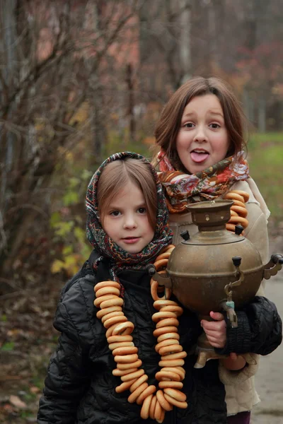 Girls in russian traditional kerchiefs — Stock Photo, Image